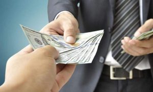 Mơ được cho tiền là điềm báo gì? Giải mã giấc mơ thấy tiền đánh con gì?